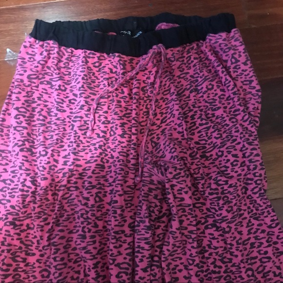 Hot pink n black leopard print pajamas - Picture 2 of 5